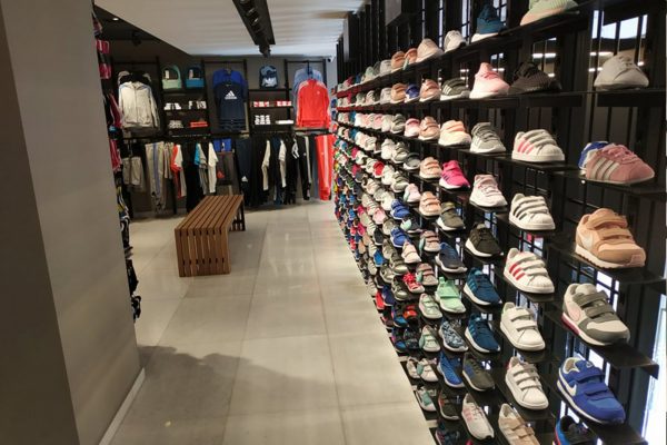 Κέρκυρα: Ανήλικοι έκλεψαν από κατάστημα παπούτσια συνολικής αξίας 1.200 ευρώ