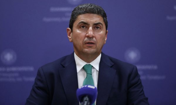 Αυγενάκης: Μήνυση σε βάρος του υπέβαλε ο υπάλληλος του αεροδρομίου, για εξύβριση και απειλή