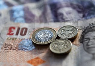 Μετρητά: Πολύ σκληρά για να πεθάνουν – Πού «κολλάει» το online banking