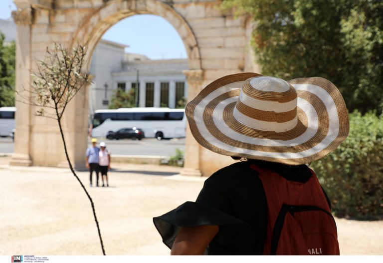 Καύσωνας: Πολύ υψηλό επίπεδο θερμής επιβάρυνσης στη χώρα – «Σημαντική απειλή για την ανθρώπινη υγεία»