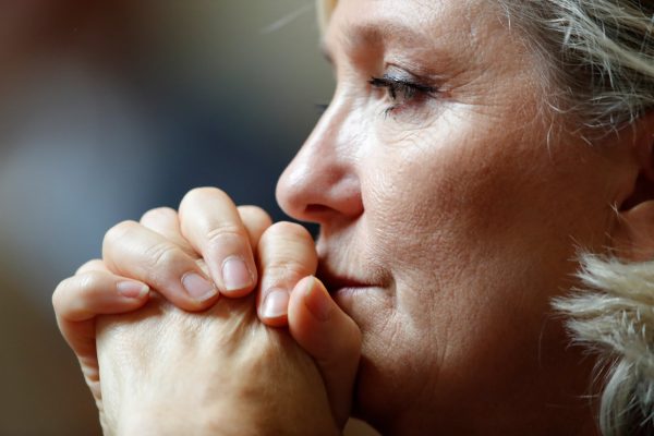 Θέλει απόλυτη πλειοψηφία, προαναγγέλλει αποστασίες