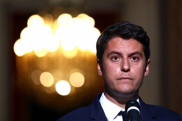 Γαλλία: Πεπεισμένος ο Ατάλ ότι μπορεί να αποτραπεί η άνοδος της ακροδεξιάς στην εξουσία