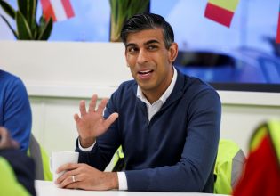 Βρετανία: Ο Ρίσι Σούνακ φοβάται μήπως χάσει την έδρα του – Τι δείχνουν οι δημοσκοπήσεις