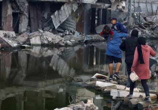 Γάζα: Άμαχοι αναζητούν καταφύγιο μετά τη νέα εντολή απομάκρυνσης από περιοχές της Ράφα και της Χαν Γιουνίς