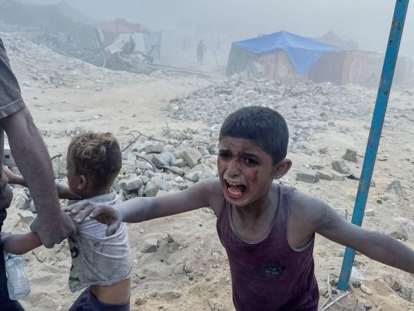 Live: Μπαράζ ρουκετών από τον Λίβανο – Ισραηλινοί βομβαρδισμοί σε καταφύγιο εκτοπισμένων στη Χαν Γιούνις