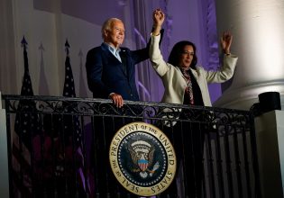 ΗΠΑ: Ο Βανς ζητά άμεση παραίτηση Μπάιντεν – Συνασπίζονται οι Δημοκρατικοί γύρω από την Χάρις