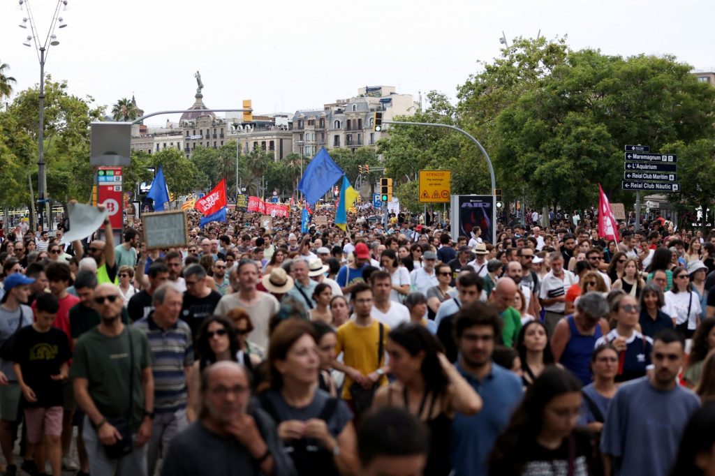 Βαρκελώνη: Χιλιάδες διαδηλωτές στους δρόμους για τον υπερτουρισμό