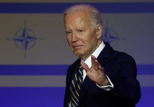 Γκάφα Μπάιντεν: Διάβασε σε ομιλία οδηγία προς τον εαυτό του