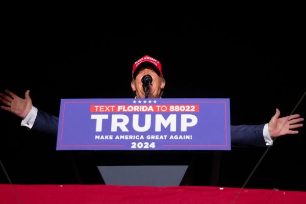 H Ακροδεξιά στο προσκήνιο και οι πολλαπλές παραλλαγές τραμπισμού