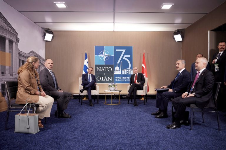 Μπορεί το Κυπριακό να ταράξει τα «ήρεμα νερά»; Επανέναρξη των συνομιλιών ζήτησε από τον Ερντογάν ο Μητσοτάκης