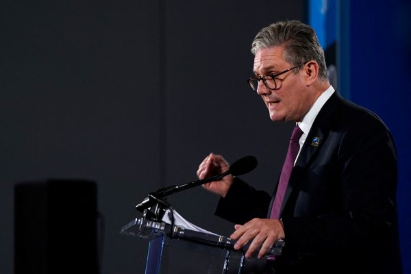 Βρετανία: Ο Κιρ Στάρμερ εκφράζει «φρίκη» για τις «σοκαριστικές σκηνές» στην Πενσιλβάνια