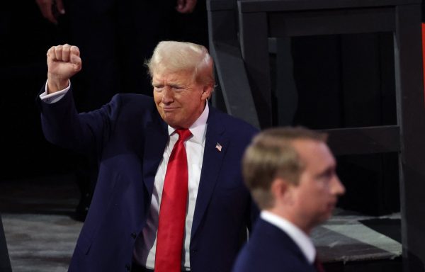 Απόπειρα δολοφονίας Τραμπ:  Το κτίριο απ’ όπου πυροβόλησε ο δράστης δεν φυλασσόταν από καμία υπηρεσία