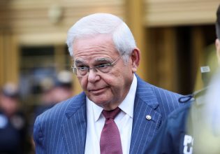 Ρόμπερτ Μενέντεζ: Ψηφοφορία στη Γερουσία για την αποπομπή του αν δεν παραιτηθεί ζητά ο κυβερνήτης του Νιου Τζέρσεϊ