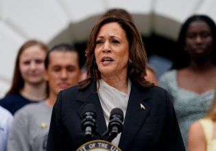 Εξήρε τον Μπάιντεν η Χάρις – «Έχει ξεπεράσει την κληρονομιά των περισσότερων προέδρων»