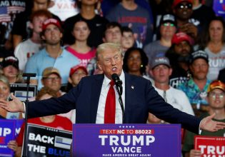 Ντόναλντ Τραμπ: Απαιτεί οι ΗΠΑ να «σβήσουν» το Ιράν από τον χάρτη αν δολοφονηθεί