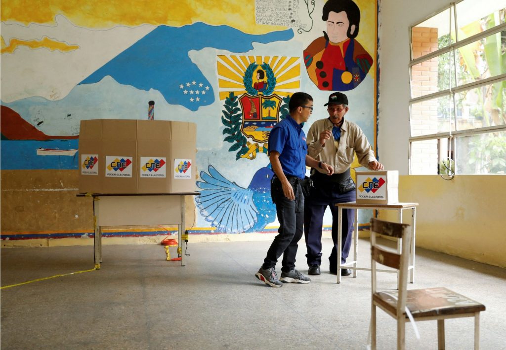 Βενεζουέλα: Στις εκλογές της Κυριακής απειλούνται 25 χρόνια σοσιαλισμού