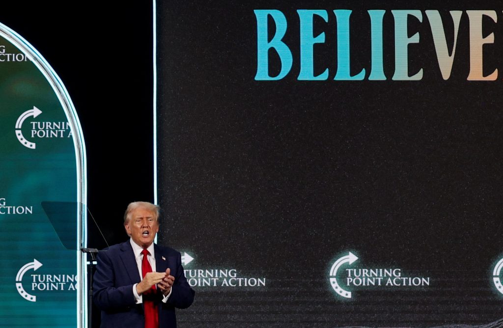 ΗΠΑ: Μυστήρια δήλωση Τραμπ προκαλεί αντιδράσεις – «Αγαπημένοι μου χριστιανοί αν βγω δεν θα χρειαστεί να ξαναψηφίσετε»