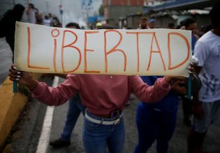 Βενεζουέλα: Διαδηλώσεις ξέσπασαν στη χώρα μετά την επανεκλογή του Μαδούρο