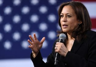 Η απόσυρση Μπάιντεν, η υποψηφιότητα της Κάμαλα Χάρις και τα αχαρτογράφητα ύδατα για τους Δημοκρατικούς