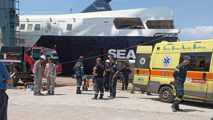 «Πυρ ομαδόν» στην κυβέρνηση για το εργατικό δυστύχημα στην Σαλαμίνα – Τι καταγγέλλουν τα κόμματα