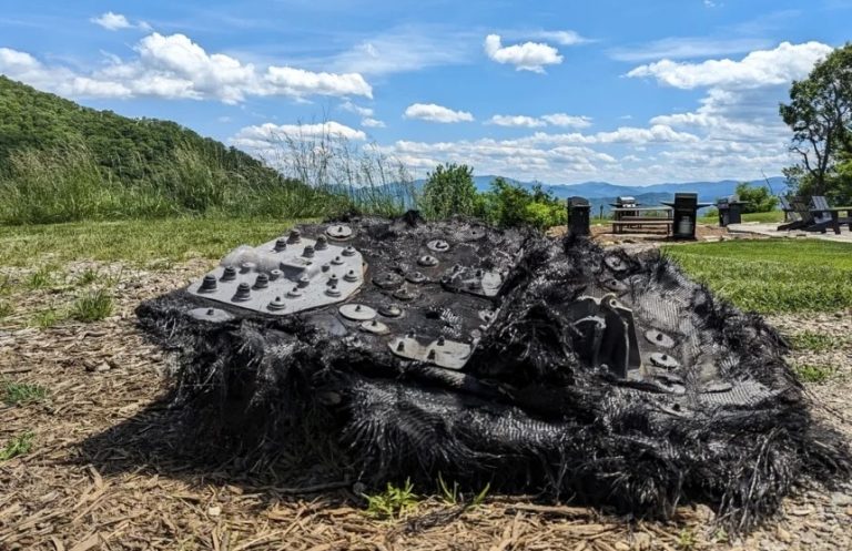 SpaceX: Βρήκατε συντρίμμια πυραύλων μας; Καλέστε τη γραμμή βοήθειας