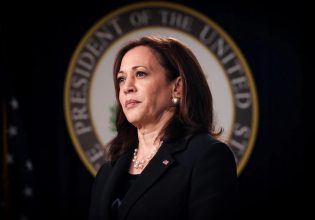 Κάμαλα Χάρις: Oχετός από fake news και χυδαίες προσβολές εις βάρος της, από τα «τρολ» των social media