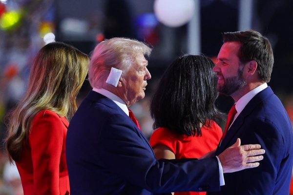 Πώς το δίδυμο Τραμπ-Βανς ευθυγραμμίζει τους Ρεπουμπλικάνους με την ακροδεξιά της Ευρώπης