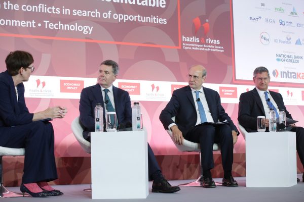 Κωστής Χατζηδάκης στον Economist: Μείωση εισφορών και κατάργηση τέλους επιτηδεύματος το 2025