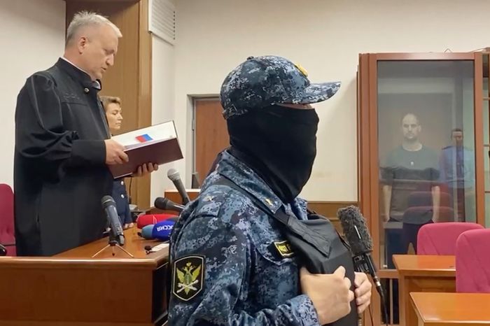 Η Wall Street Journal καταγγέλλει τη «σκανδαλώδη» καταδίκη του δημοσιογράφου της στη Ρωσία