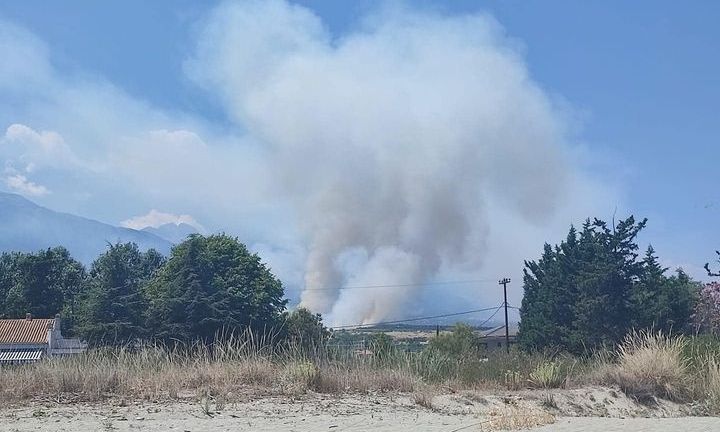 Φωτιά στο Λιτόχωρο: Τέθηκε υπό μερικό έλεγχο