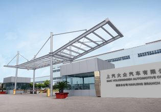 Νταμπλ συμφωνιών με SAIC και Rivian για την VW