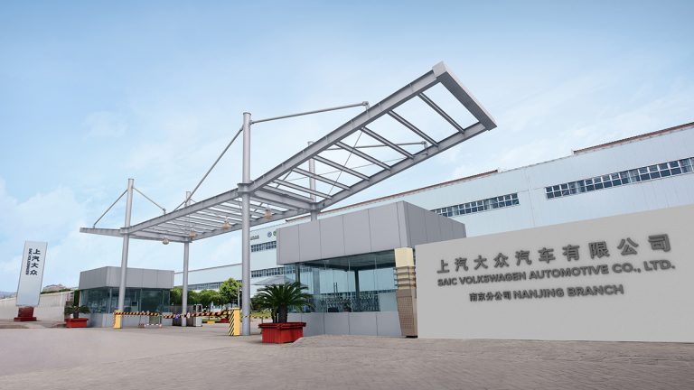 Νταμπλ συμφωνιών με SAIC και Rivian για την VW