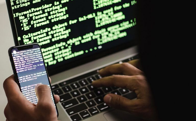 Το μεγάλο τους τσίρκο και η σύμπτωση παρακολούθησης από την ΕΥΠ και «μόλυνσης» από Predator