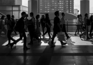 «Πυρ ομαδόν» κατά του Μητσοτάκη που… δεν βλέπει εξαήμερη εργασία