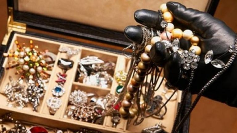 Συνελήφθη 63χρονος για κλοπές κοσμηματοπωλείων – Παρίστανε τον πελάτη – Πάνω από 50 χιλιάδες ευρώ η λεία του