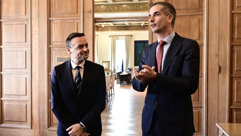 Άγρια κόντρα Μπακογιάννη – Δούκα για τον δήμο της Αθήνας, με φόντο την υποψηφιότητα για την ηγεσία του ΠΑΣΟΚ