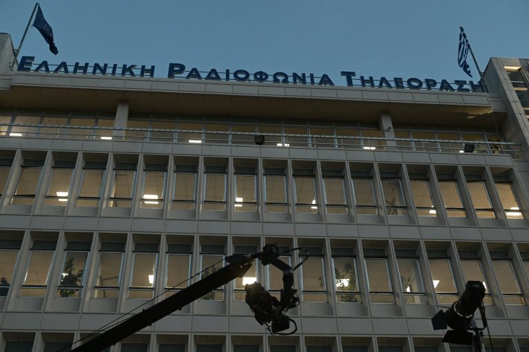 ΕΡΤ: Οι αποκαλύψεις για τη «μαύρη» τρύπα εκατομμυρίων – Επίθεση ΣΥΡΙΖΑ στον Ζούλα