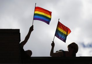 Το 70% των ΛΟΑΤΚΙ+ εργαζομένων εξακολουθούν να αισθάνονται περιθωριοποιημένοι στην εργασία τους