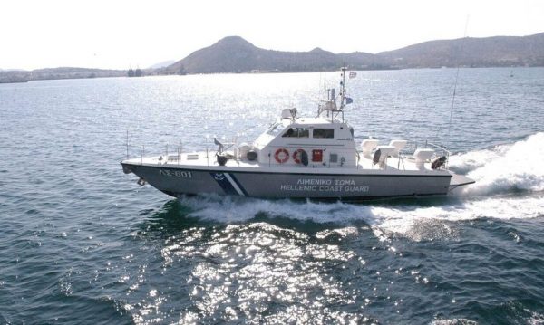 Ρόδος: Τραυματισμός λιμενικού μετά από καταδίωξη σκάφους που μετέφερε μετανάστες