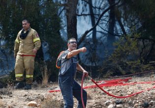 Φωτιά τώρα στα Γλυκά Νερά – Σηκώθηκαν τα εναέρια μέσα