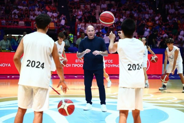 Προολυμπιακό τουρνουά: Το εντυπωσιακό event στο ημίχρονο με πρωταγωνιστή τον Γκάλη (pics)