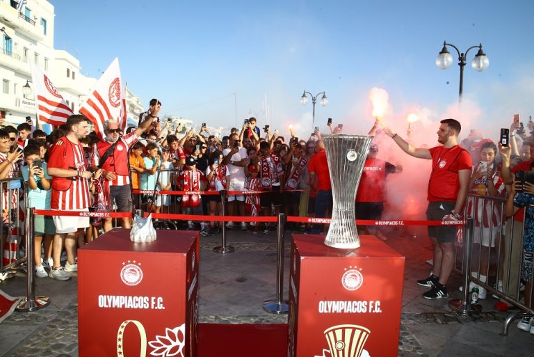 Χαμός και στη Νάξο για τις ευρωπαϊκές κούπες του Ολυμπιακού (pics)