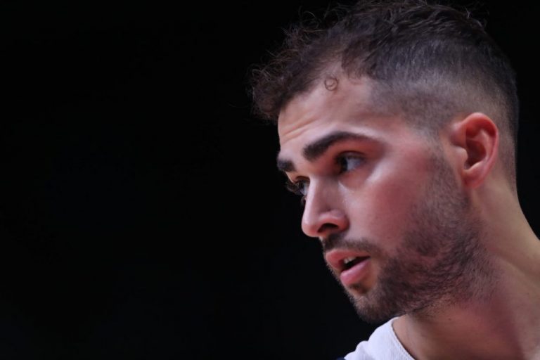 Κάκωση στην δεξιά ωμοπλάτη ο Τολιόπουλος – Θα υποβληθεί σε μαγνητική