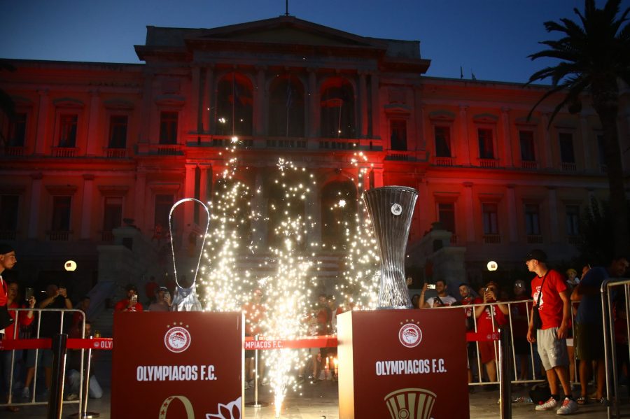 Μεγάλος ενθουσιασμός και στην Σύρο για τις Ευρω-κούπες του Ολυμπιακού! (pics)