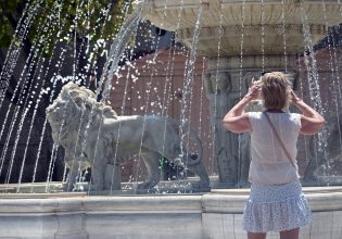 Καύσωνας: Στο «κόκκινο» ο υδράργυρος αύριο και την Πέμπτη