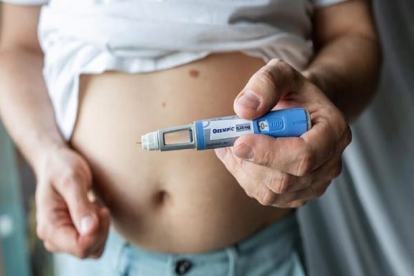 Σεμαγλουτίδη: Μελέτη συνδέει τις δημοφιλείς ενέσεις αδυνατίσματος με κίνδυνο τύφλωσης