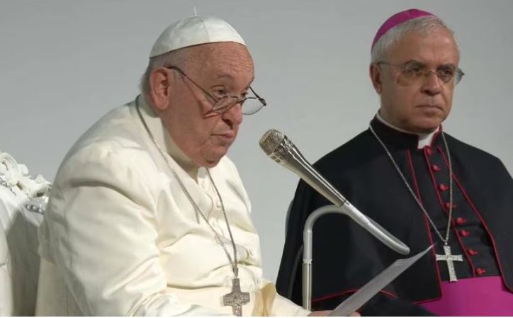 Εκλογές στη Γαλλία: Ο Πάπας Φραγκίσκος στηλιτεύει τους λαϊκιστές – Προειδοποιεί ότι η δημοκρατία έχει κλονιστεί