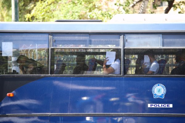 Πρώτη φορά κατηγορούμενοι κυκλώματος εκβιαστών συνδέονται με οπαδική βία λέει η Δημογλίδου