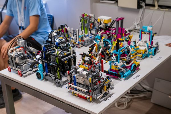 World Robot Olympiad™ 2024: Εφτά ελληνικές ομάδες παρουσιάζουν πρωτότυπα έργα με θέμα «Σύμμαχοι της Γης»