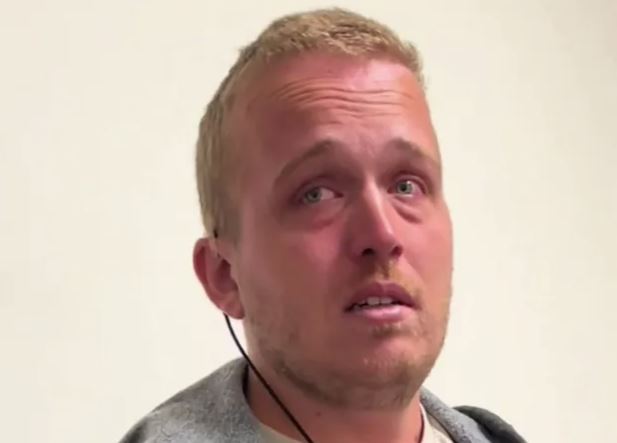 Συγκινητικό βίντεο: Ακούει την φωνή του για πρώτη φορά και ξεσπά σε κλάματα